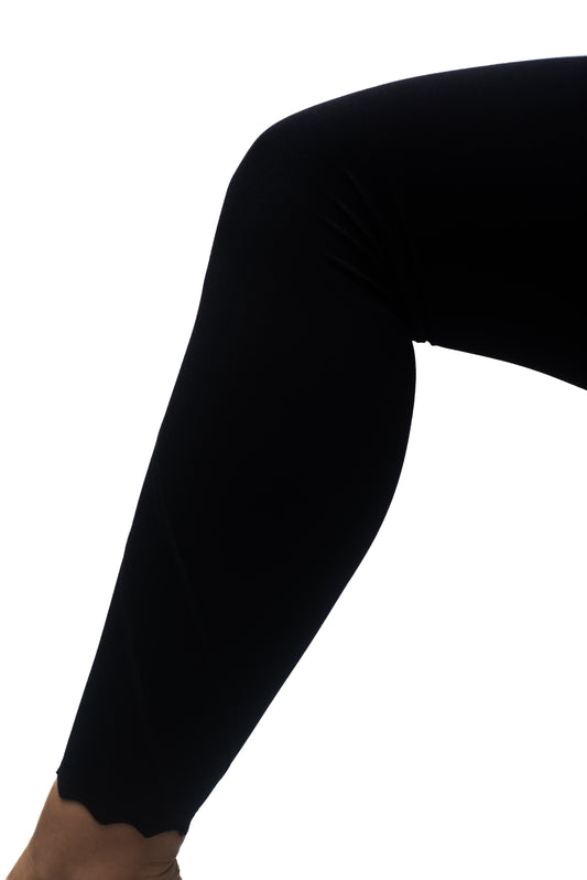 Legging tiro alto negro con detalle