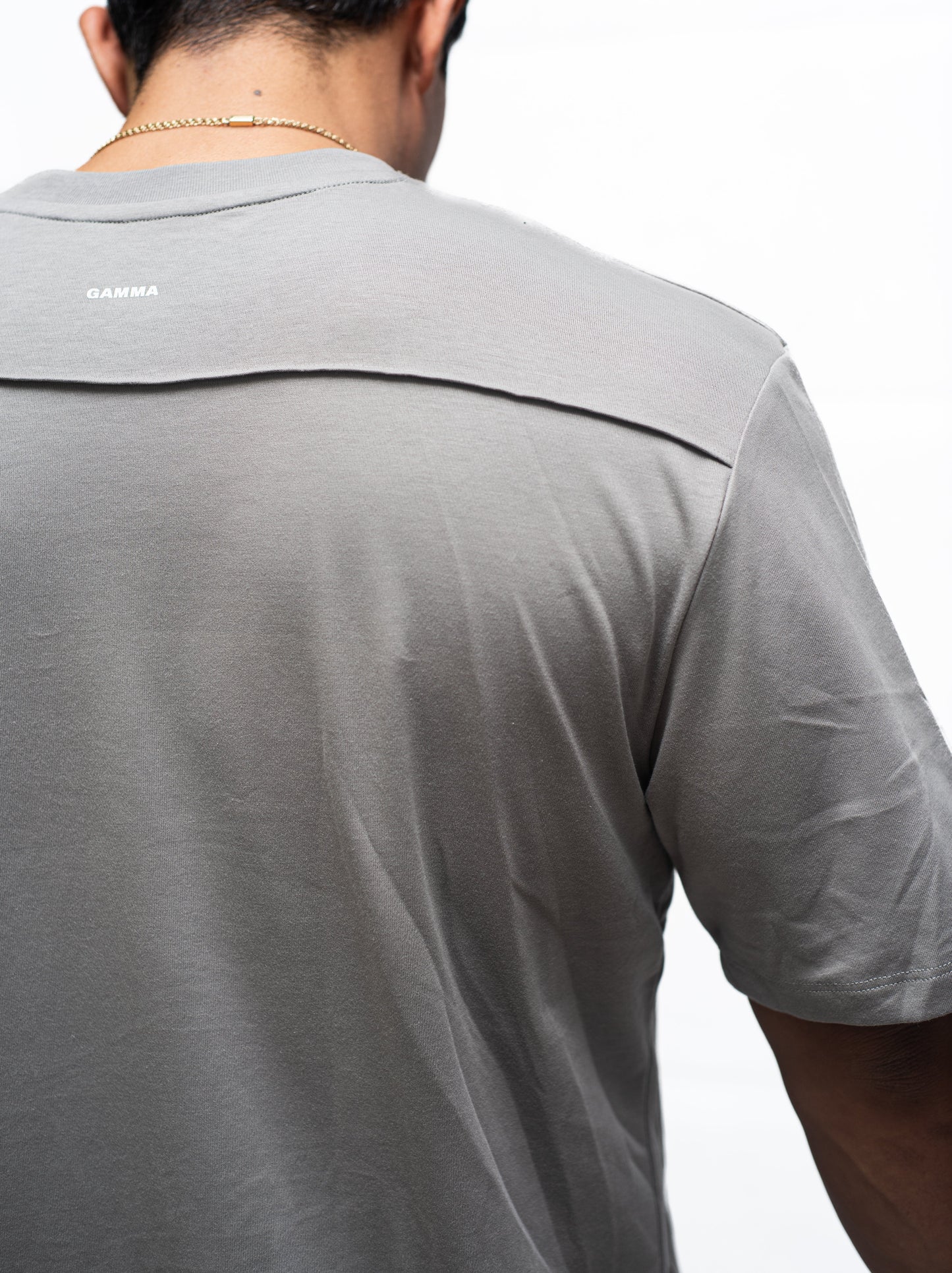 Playera deportiva oversized gris