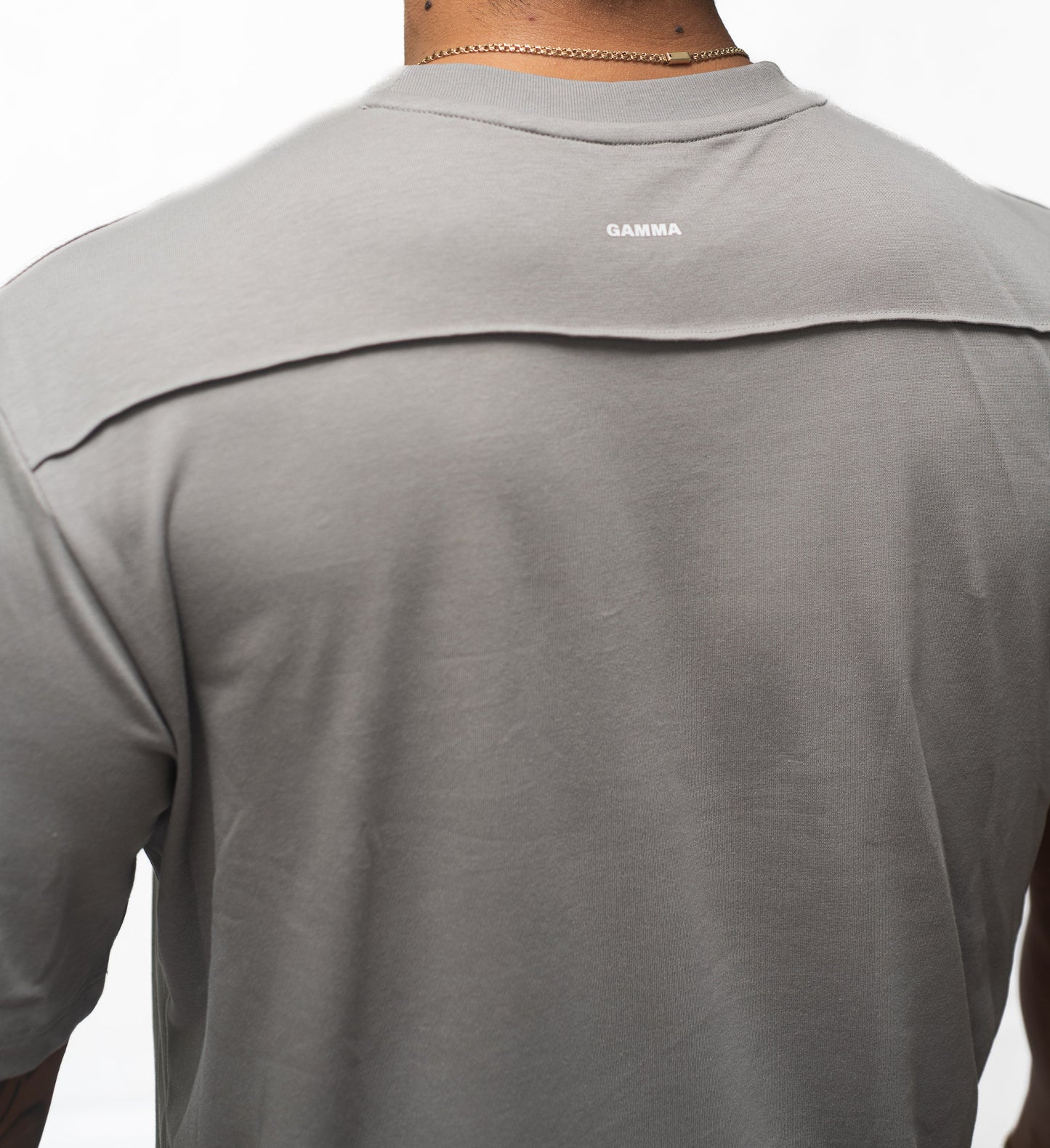 Playera deportiva oversized gris