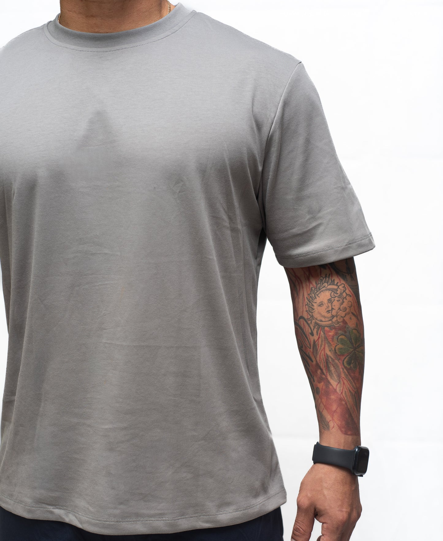 Playera deportiva oversized gris