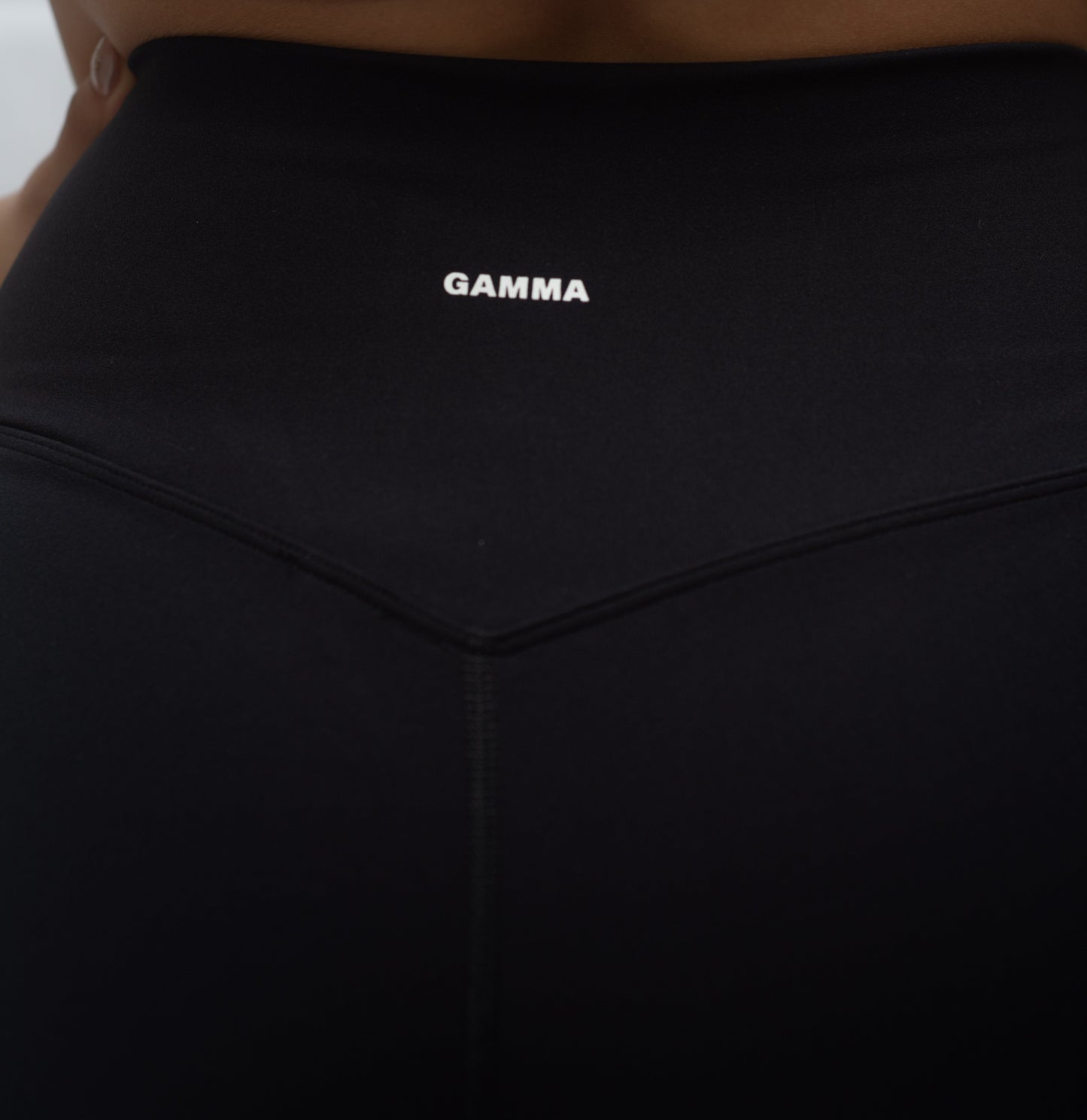 Legging tiro alto negro con detalle